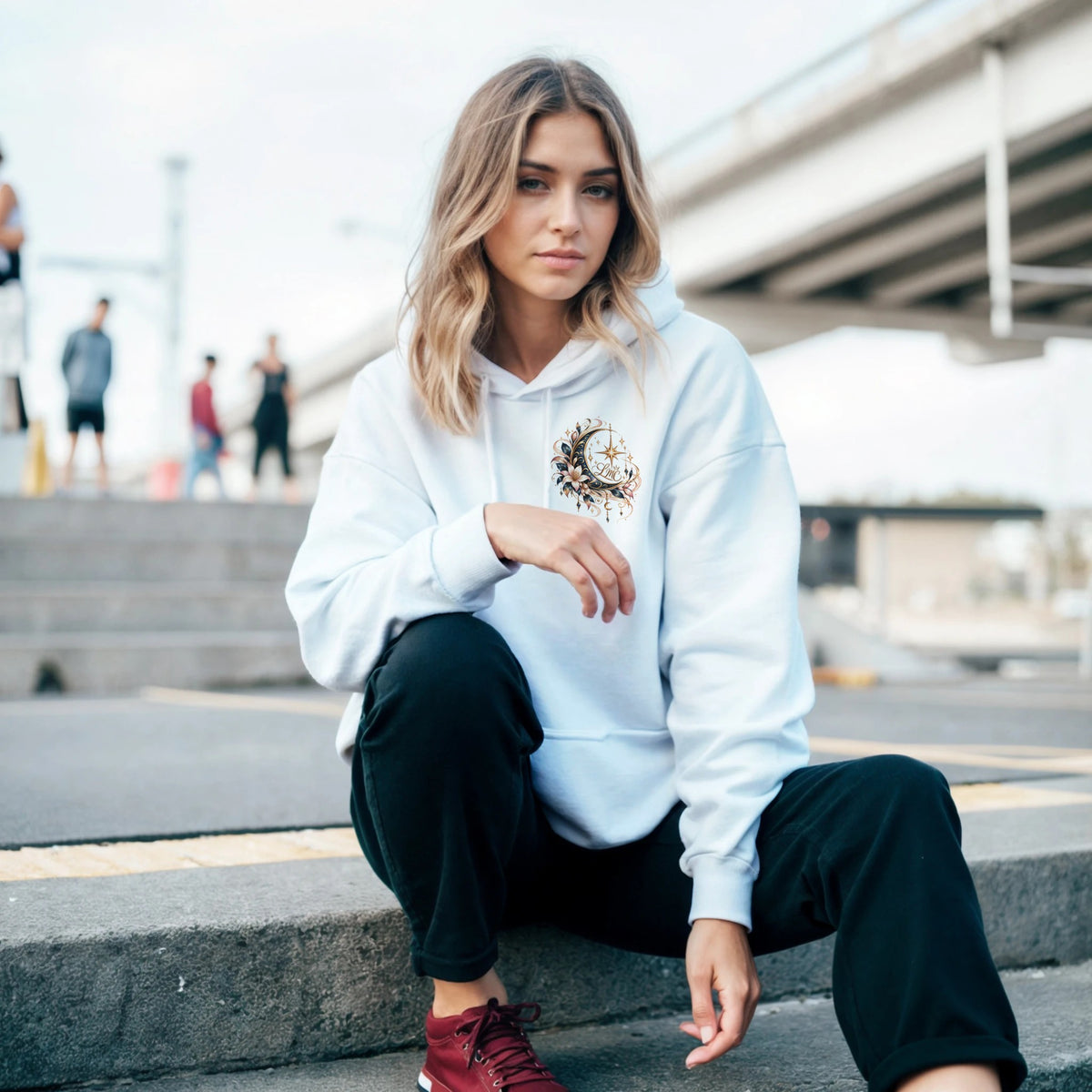 Sweat à capuche LMC Lune fleurie, détail du motif – Le Monde de Charline
